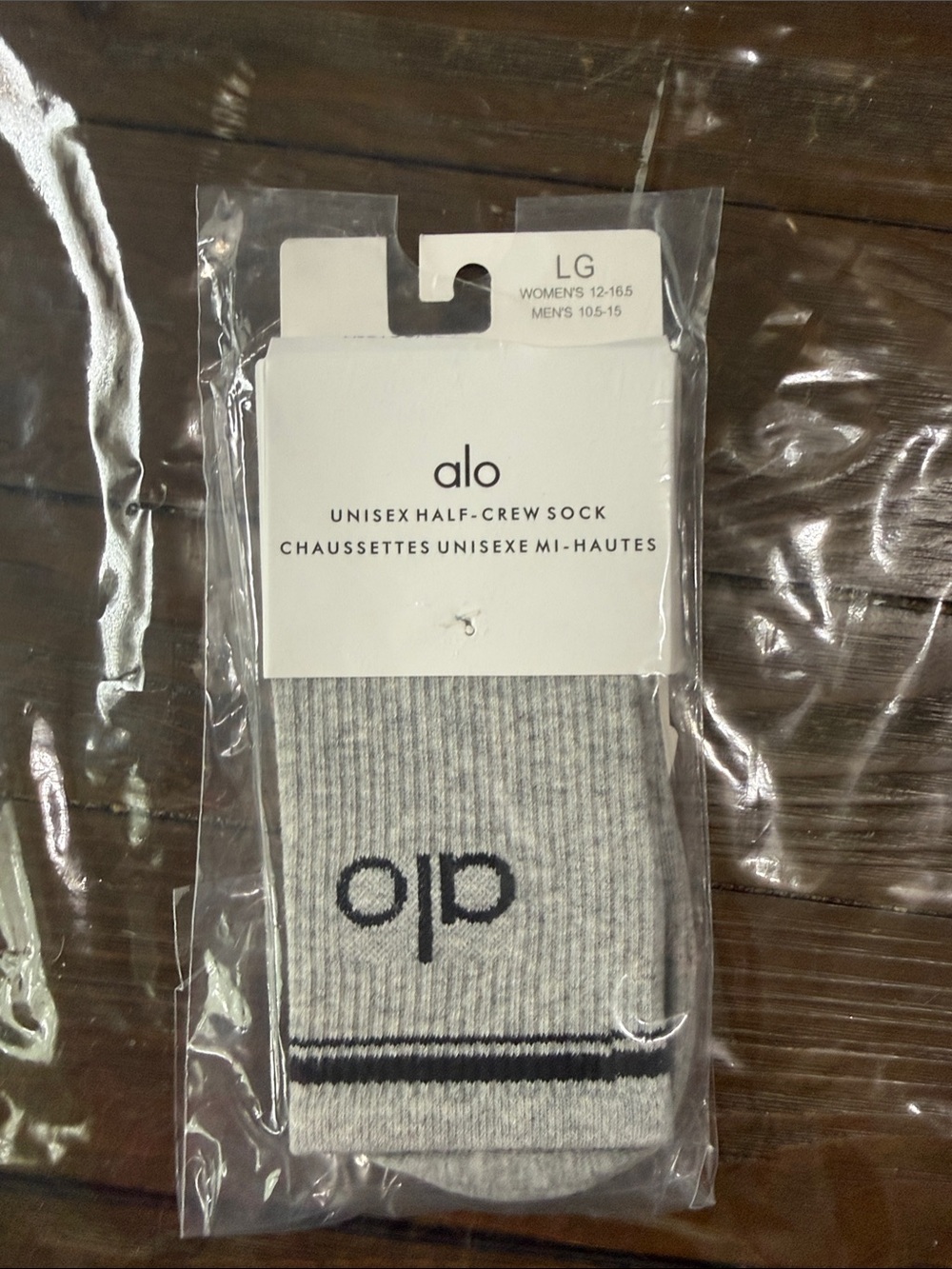 ALO Yoga Men’s Half-Crew Athletic Socks — Light Gray with Navy Accent